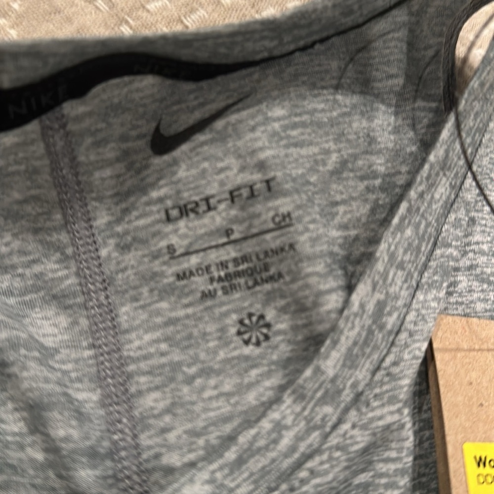 Women’s Nike dry fit tank top - Picture 3 of 5